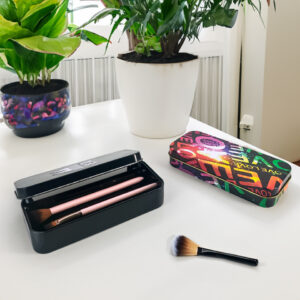 LOVE-Patterned tiny metal tins for cosmetic brushes
