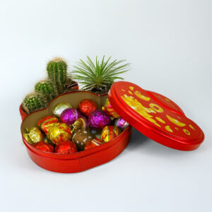 Yuanbao shaped festive metal tin boxes for New Year candies